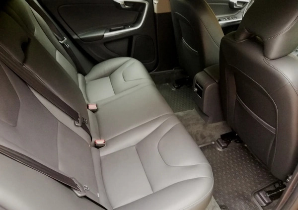 Volvo V60 Cross Country cena 61700 przebieg: 230000, rok produkcji 2018 z Opoczno małe 704